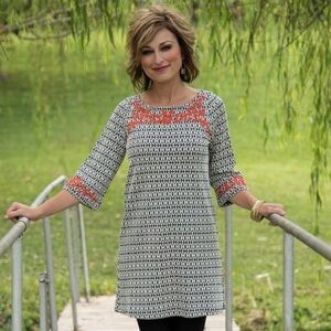 THML Black + White Aztec Floral Embroidered 3/4 Sleeve MIDI Shift Tunic Dress